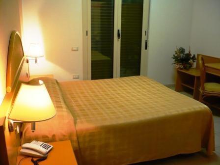Hotel Florida Tirrenia Buitenkant foto